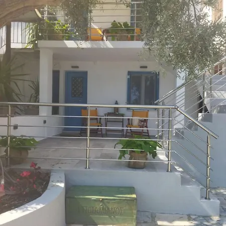 Trikeri Apartamento *