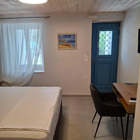 Trikeri Apartamento *