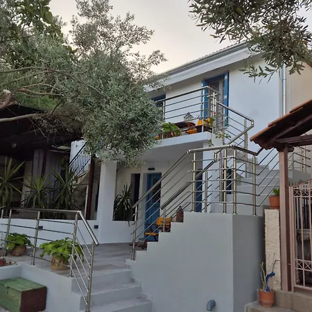 Trikeri شقة Paleo Trikeri